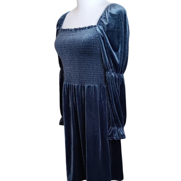 NEW MACY'S‎ Smocked Velvet Dress Square Neck Puff Sleeves Blue Size Medium - Picture 6 of 14